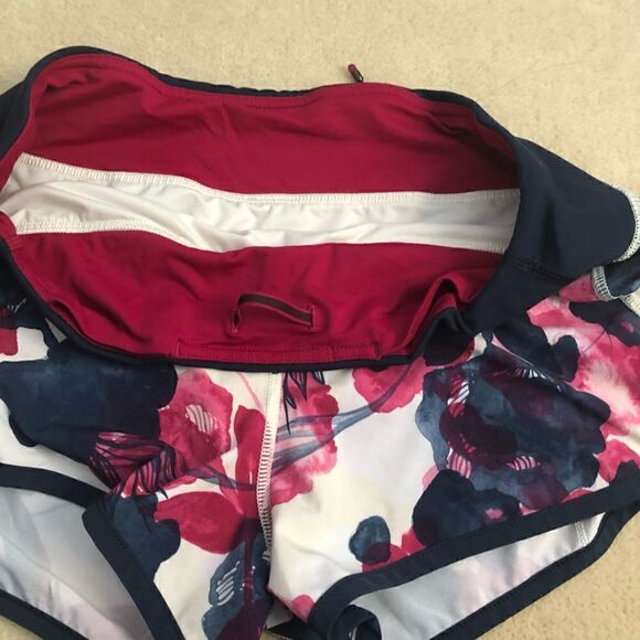 Lululemon Run: Speed Short
Inky Floral Ghost Inkwell Bumble Berry / Inkwell - Picture 10 of 15